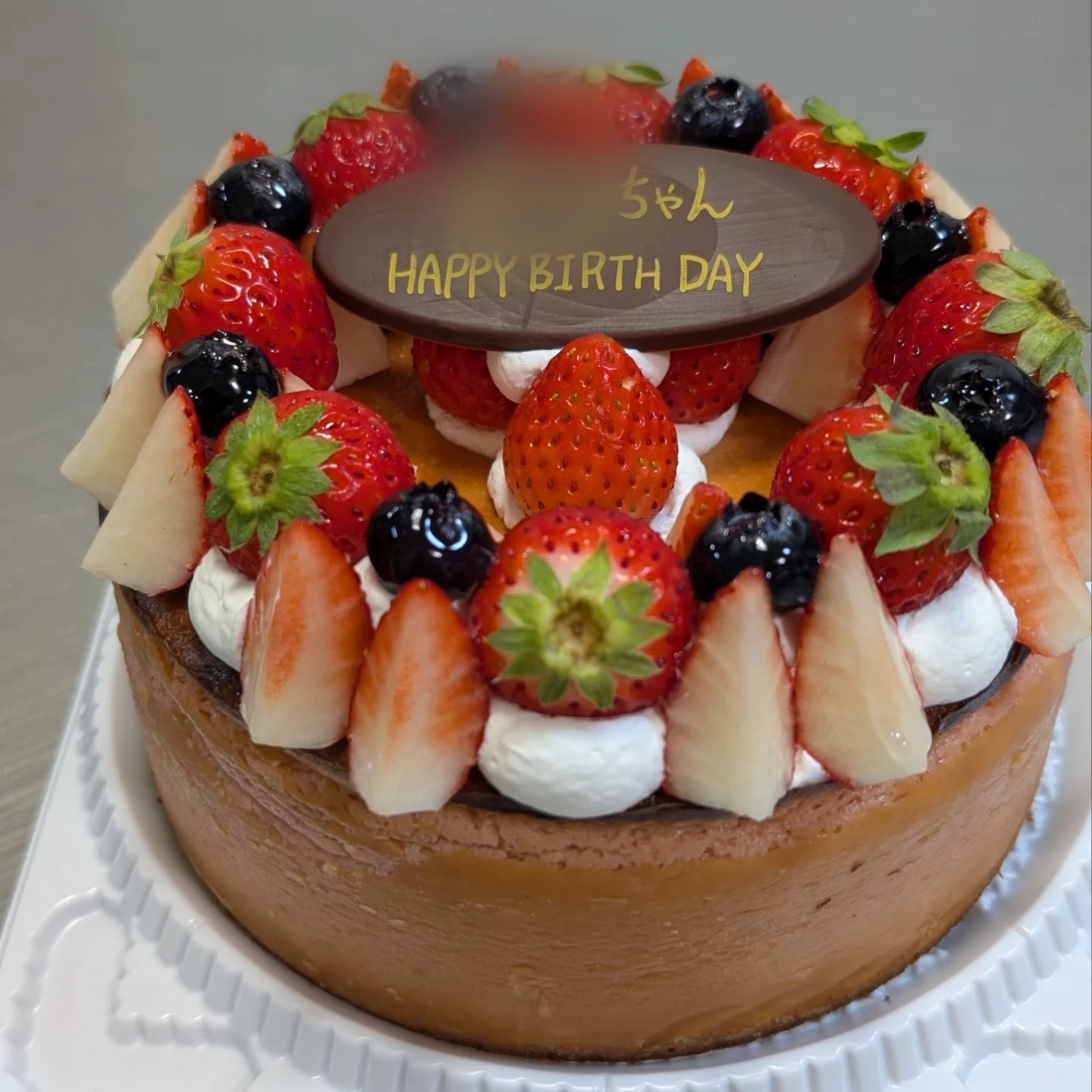 いちごのチーズケーキホールバースデーデコレーション🎂