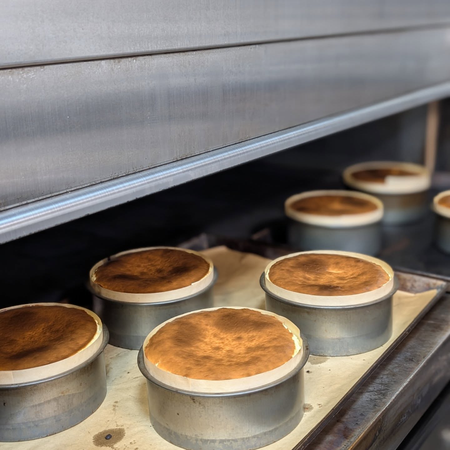 オーブンからの、バスクチーズケーキ