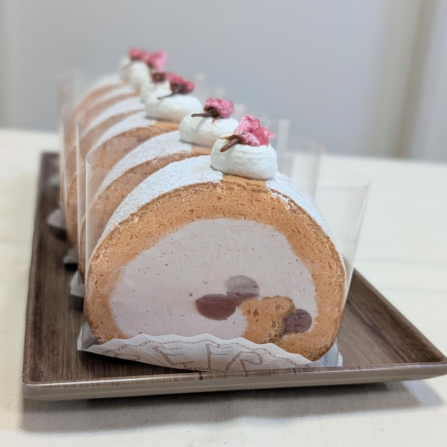 桜のロールケーキ